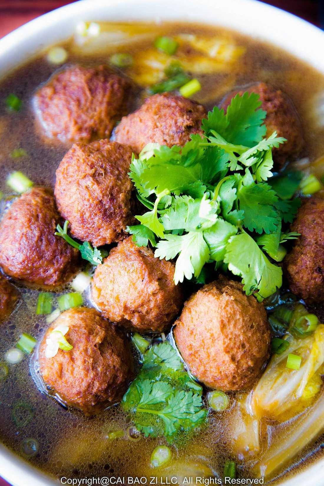 白菜粉条丸子汤 Cabbage vermicelli meatball soup-Col sopa de albóndigas vermicelli (Albondigas Soup)