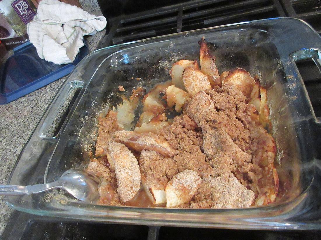 Fresh baked apple crisp 02
