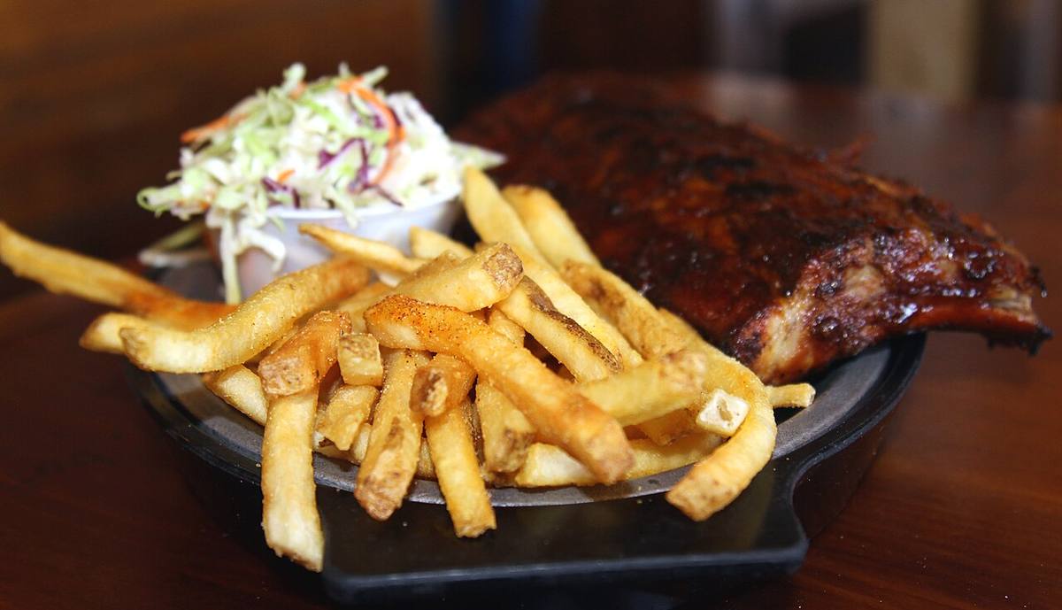 Baby back ribs with fries