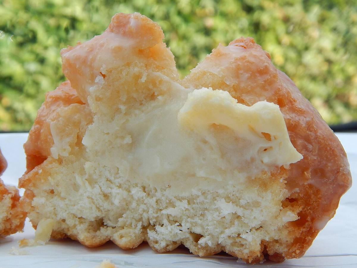 Bavarian Crème Bismark - Top Pot Doughnuts - 27 November 2022 (Bavarian Cream)