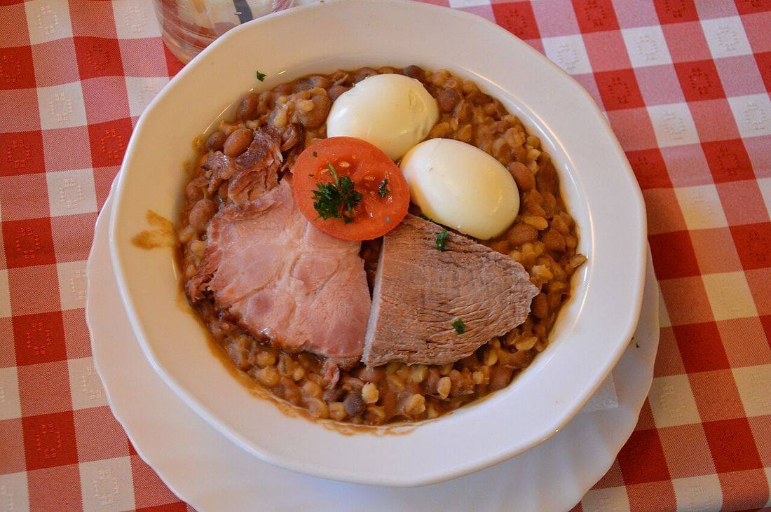 Sólet (Beef And Barley Stew)