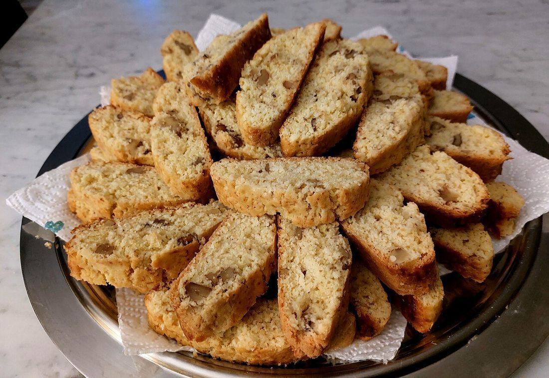 Biscotti tipo cantuccini di prato