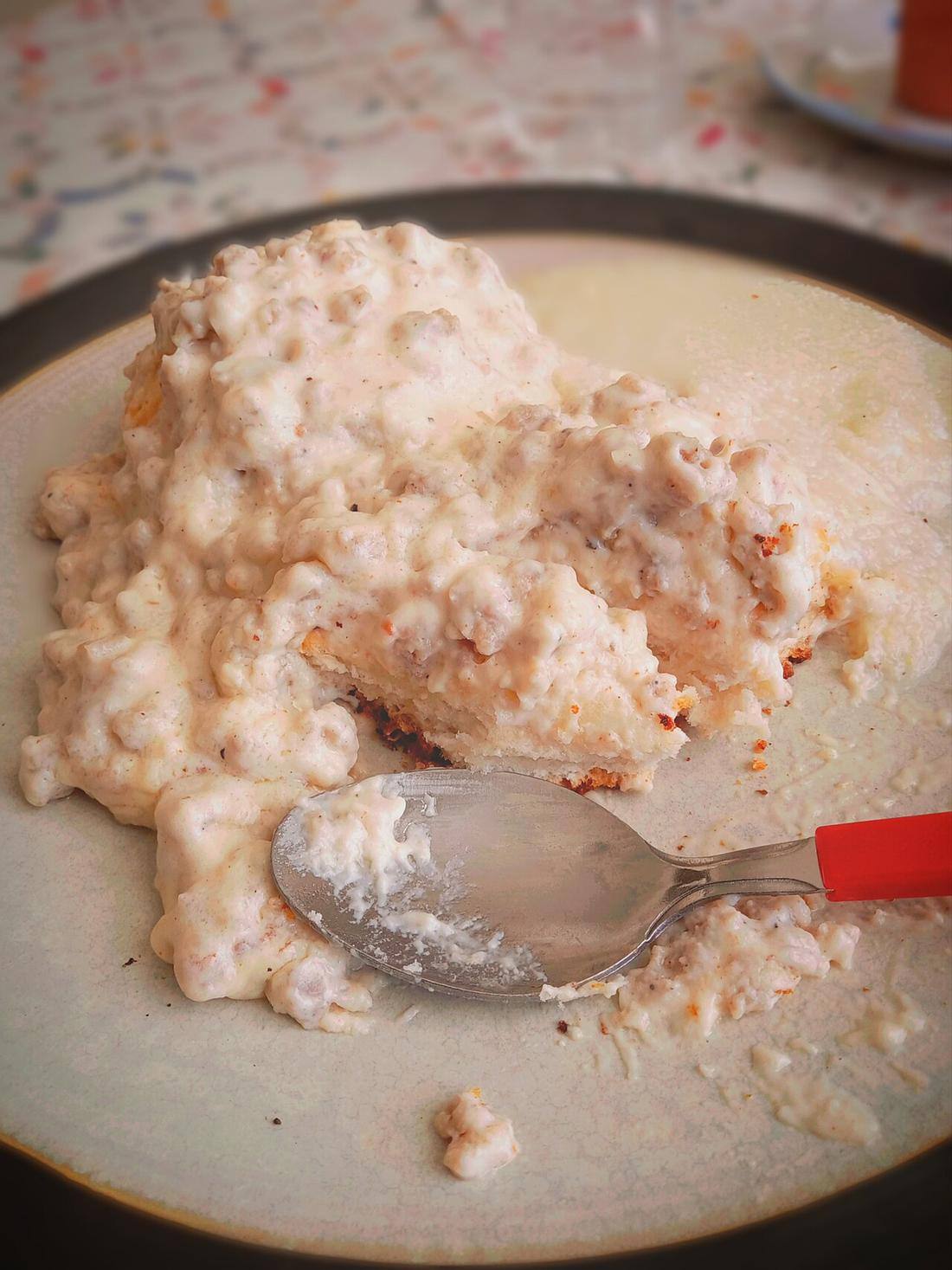 Biscuits and gravy grits