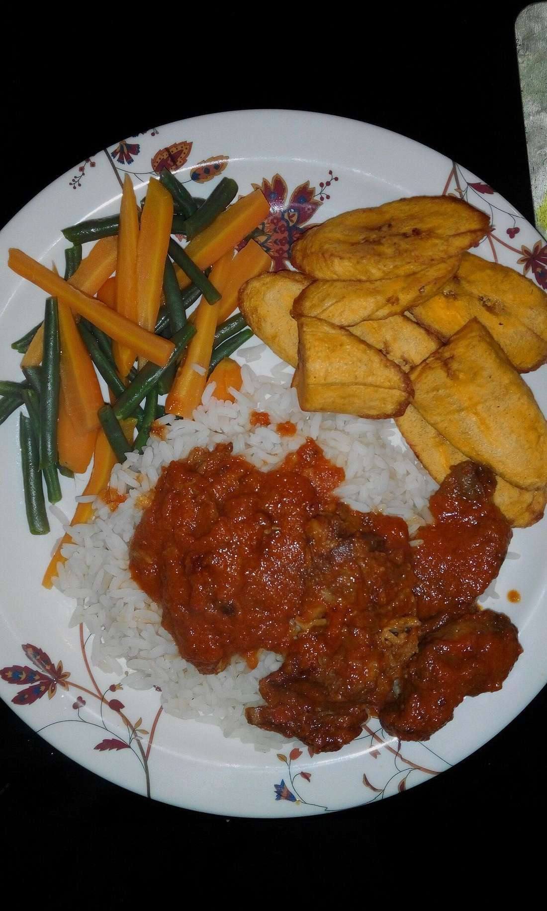 Rice, plantains, carrots and green beans (Bistec Guisado)