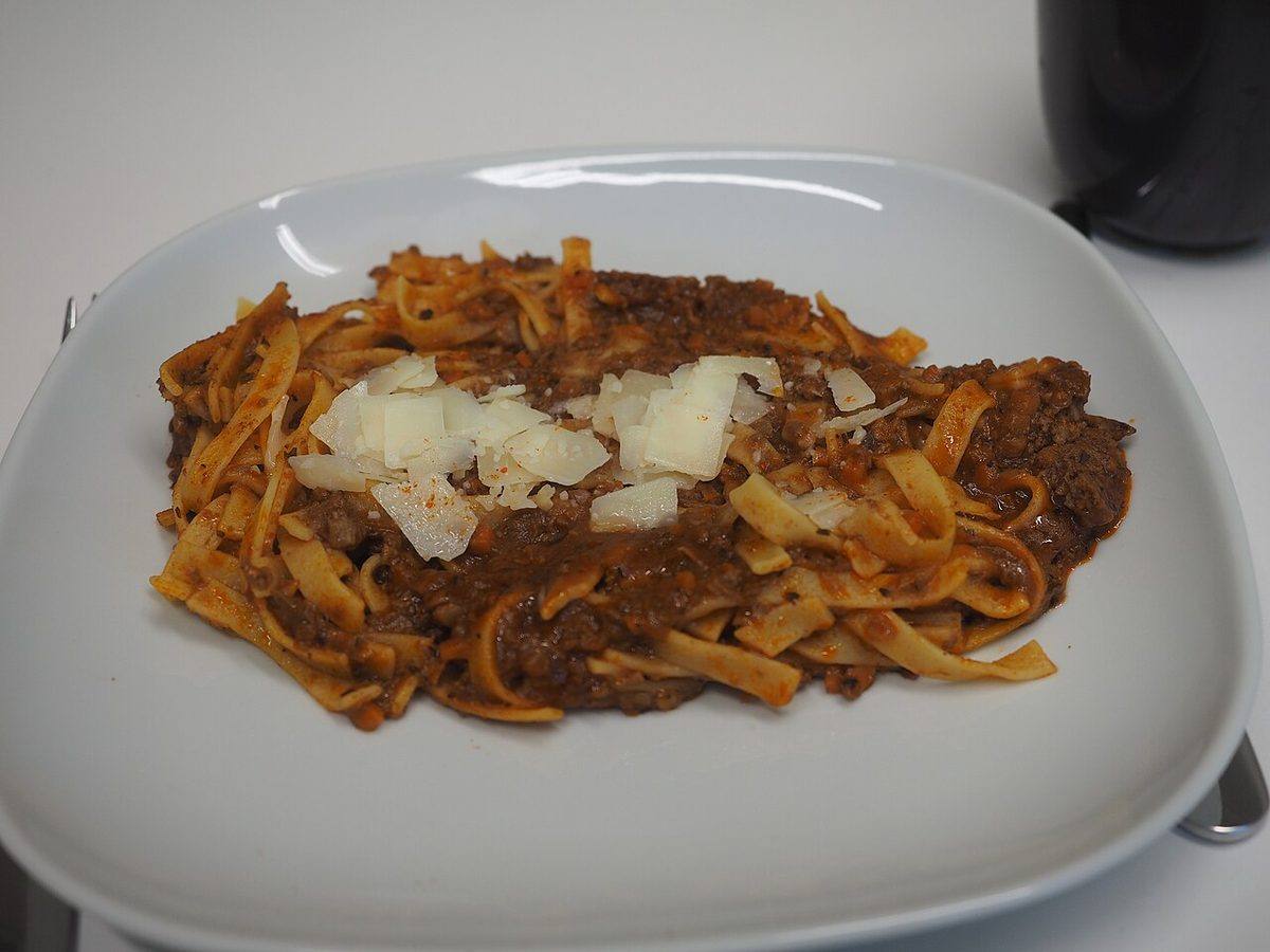 Ragu bolognese at the office (Bolognese)