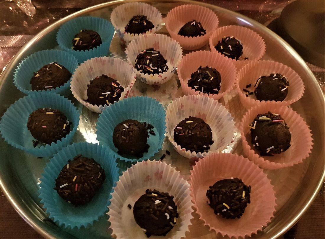 Chocolate Rum Balls for Christmas (Bourbon Balls)