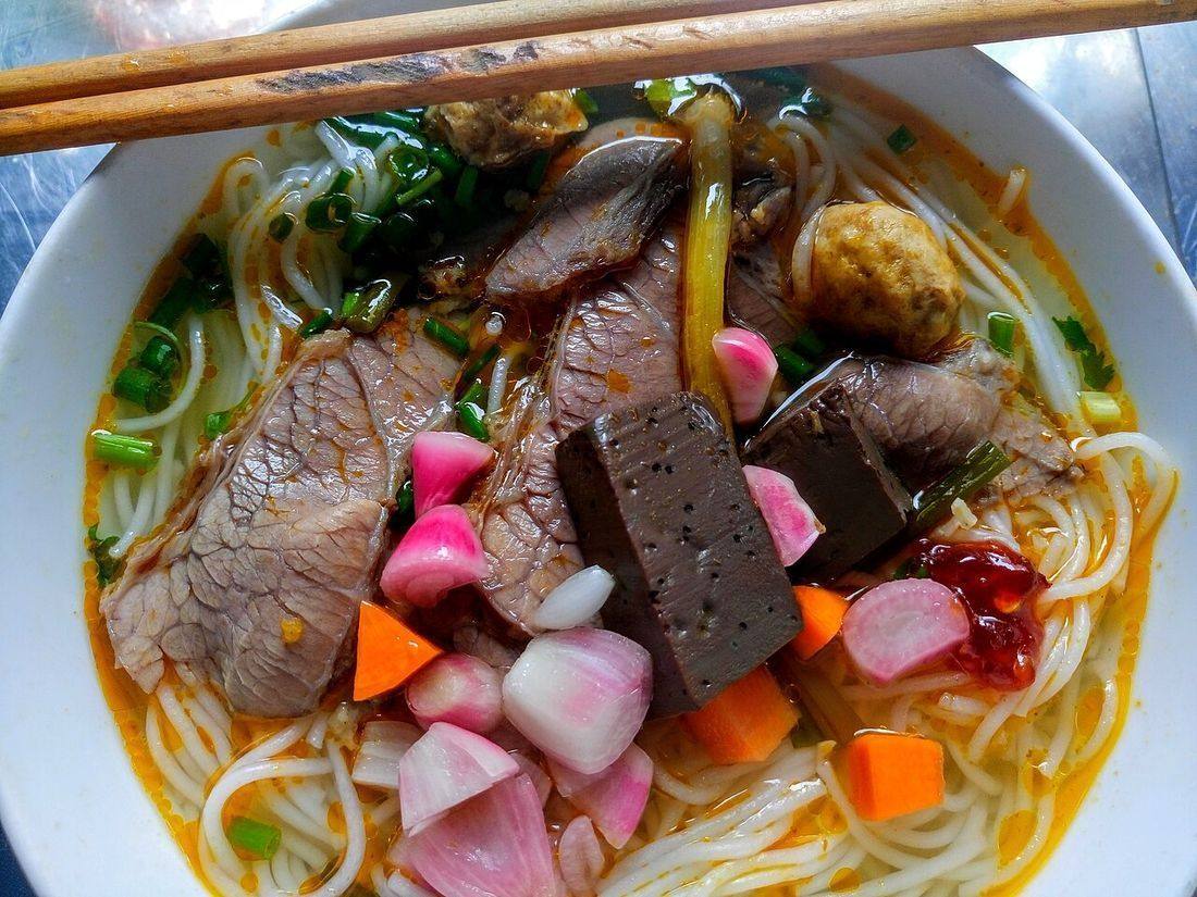 Bun Bo Hue — photograph from Wikimedia Commons