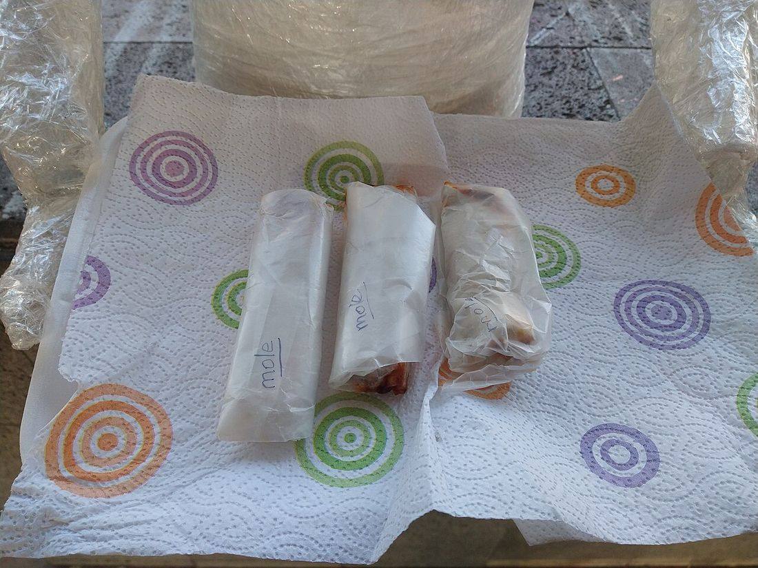 Escultura con burritos en la Universidad de las Artes 03