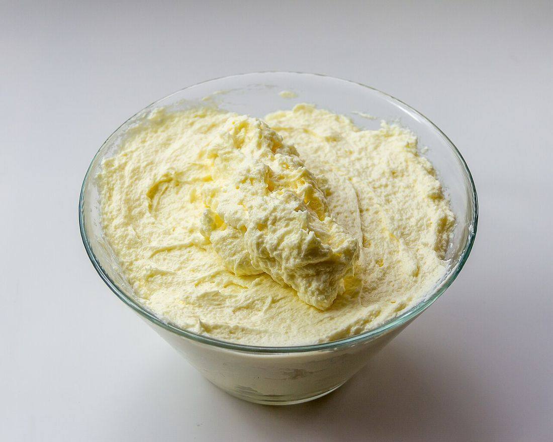 Buttercreme in einer Glasschüssel-8493 (Buttercream)