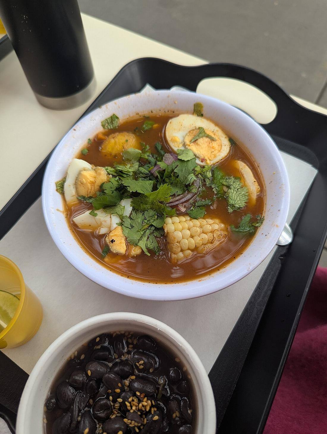 Caldo de pollo con huevo