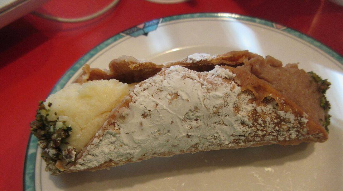 Cannoli from Brocato's New Orleans 01