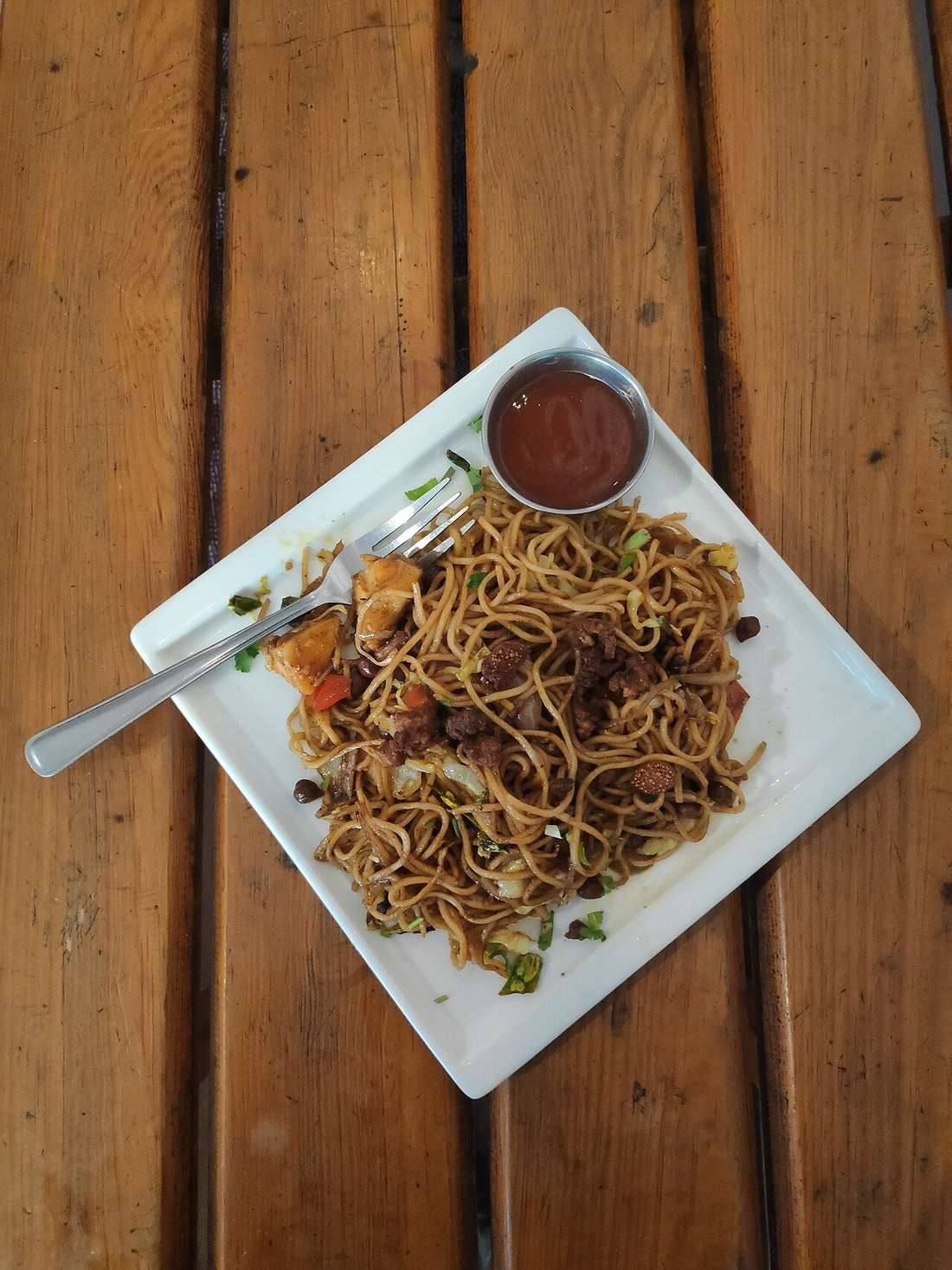 Chicken Chow Mein — photograph from Wikimedia Commons