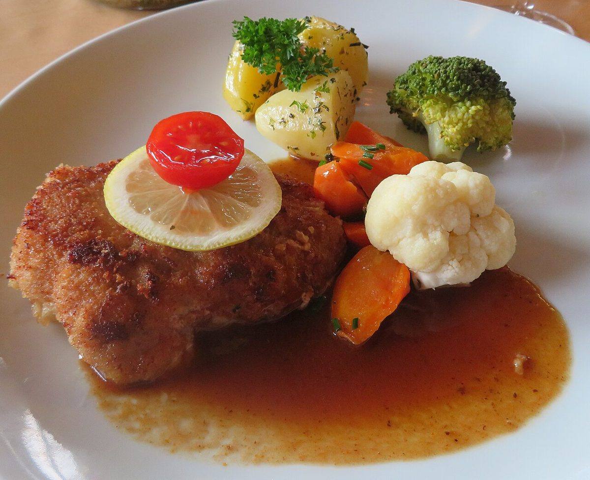 AaIMG 8520 (2) Cordon bleu mit Gemüse (Chicken Cordon Bleu)
