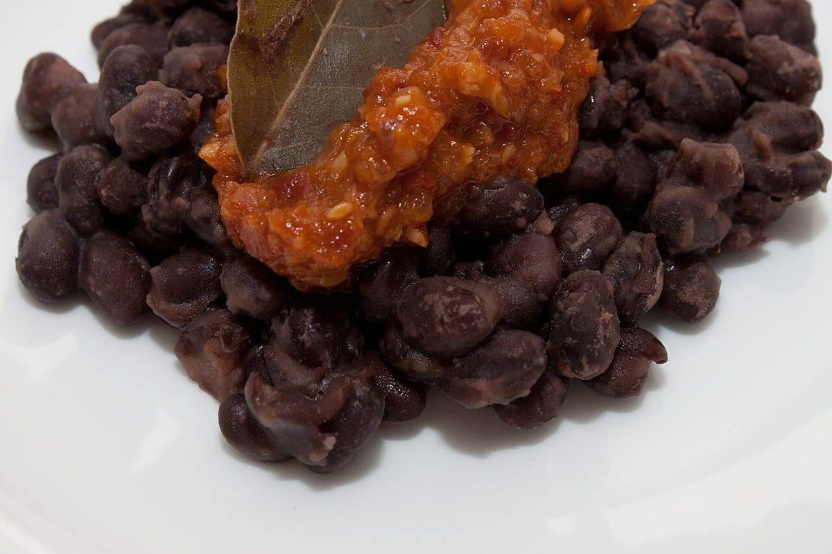 Black beans in chipotle adobo sauce (43179161531) (Chipotle Sauce)