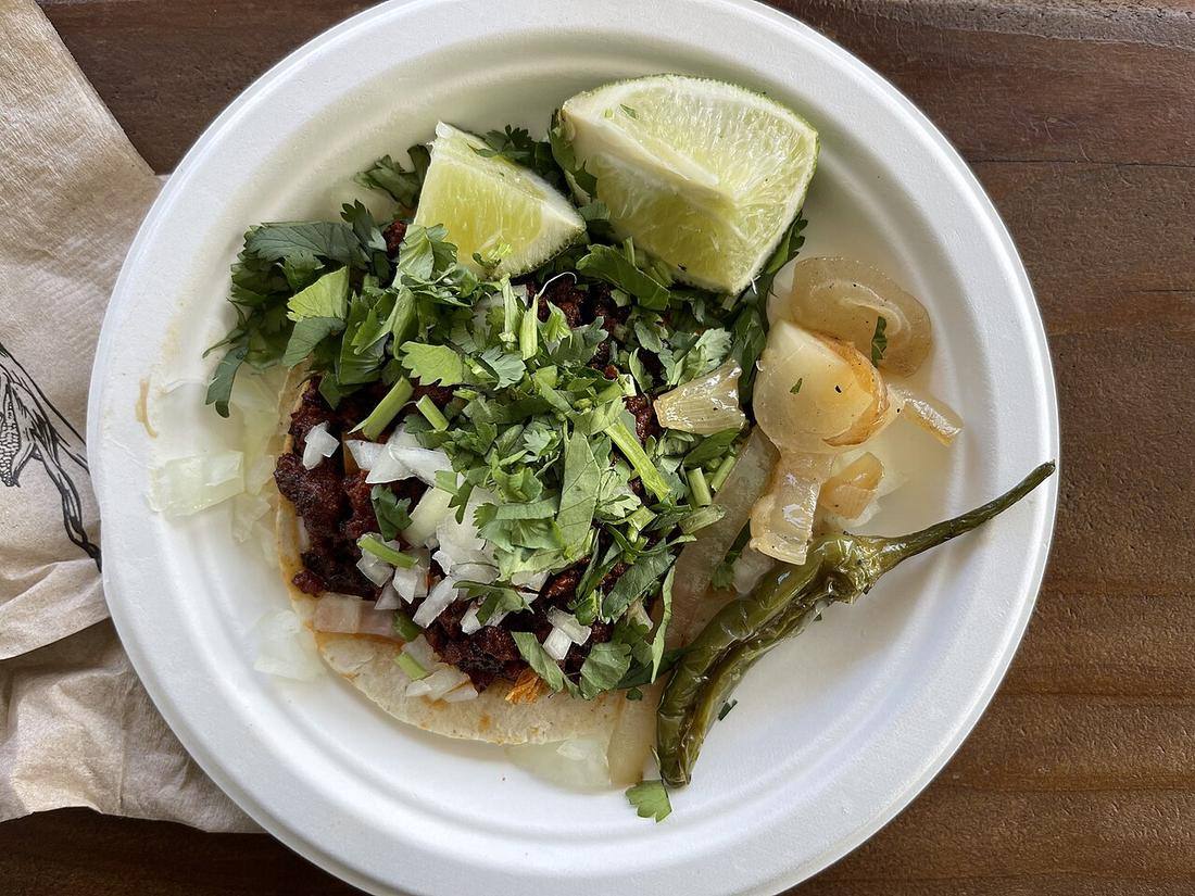 Antojitos Victoria chorizo taco