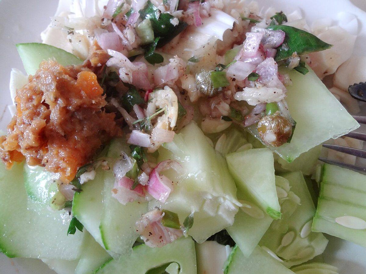 Sauce chien maison sur une salade, Martinique (Creole Sauce)