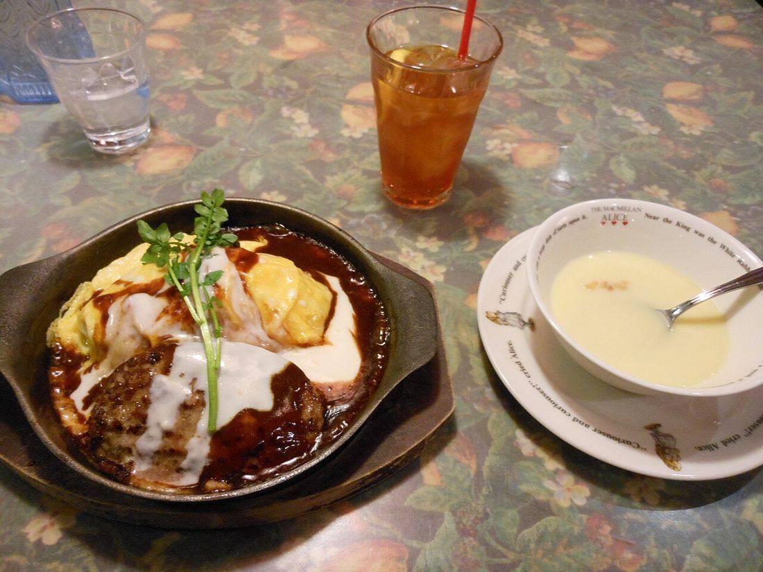 Creamy egg omurice, demi-glace sauce (Demi Glace)