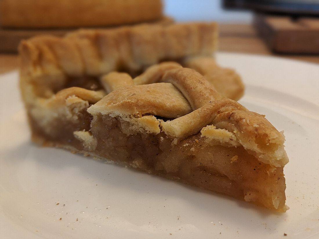 Apple cake with vanilla ice cream 2 (Dutch Apple Pie)