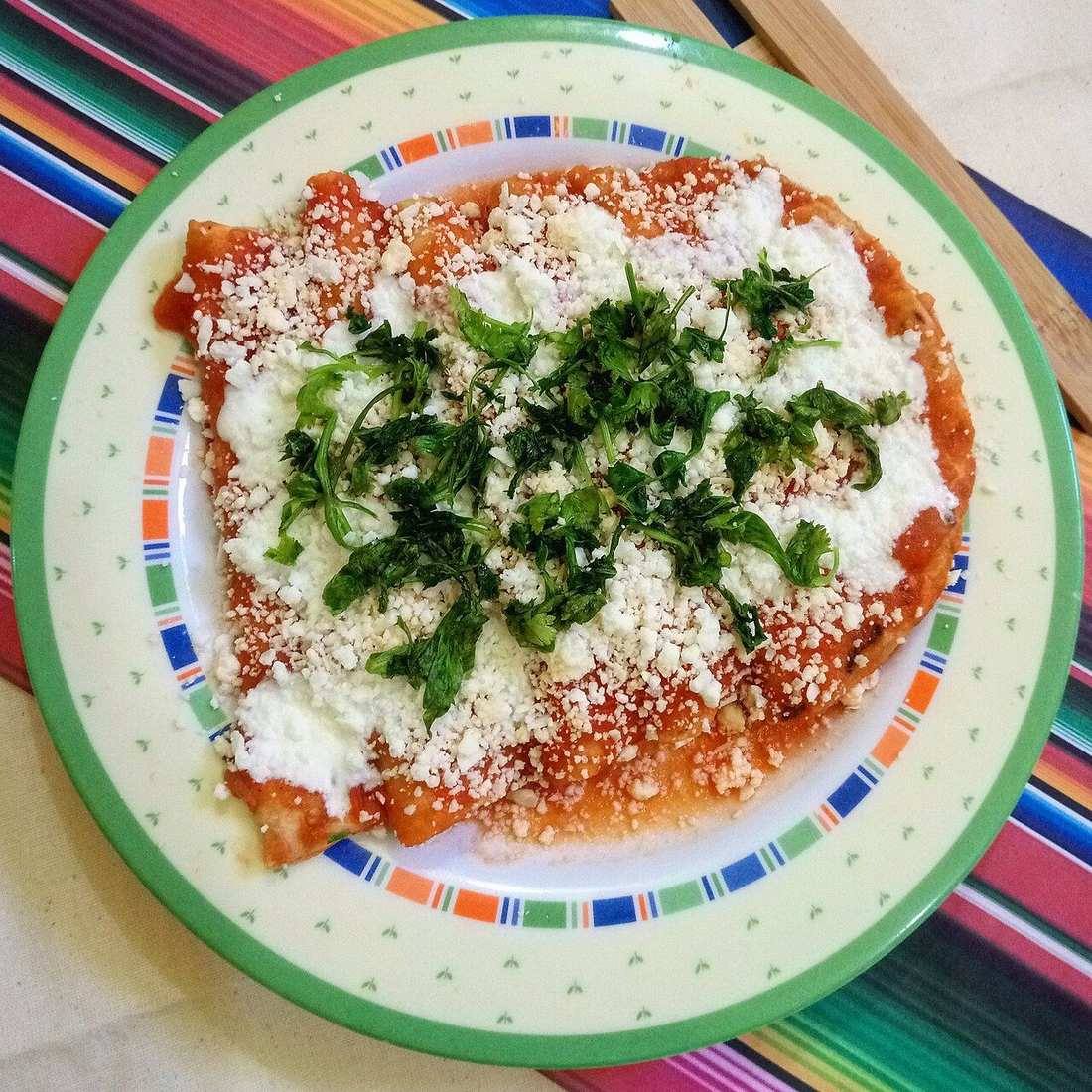 Enchiladas con salsa roja (Enchilada Sauce)