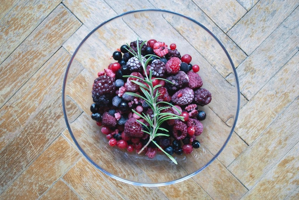 Mix berries glass bowl (Frozen Mixed Berries)