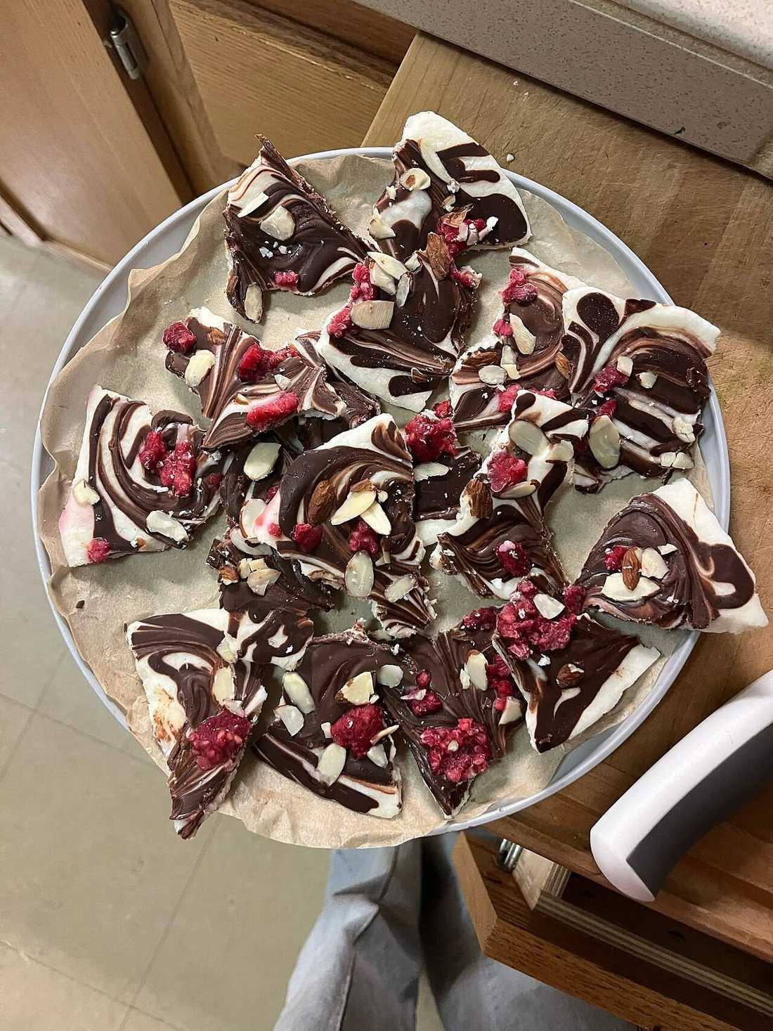 Yogurt Bark (Frozen Yogurt Bark)
