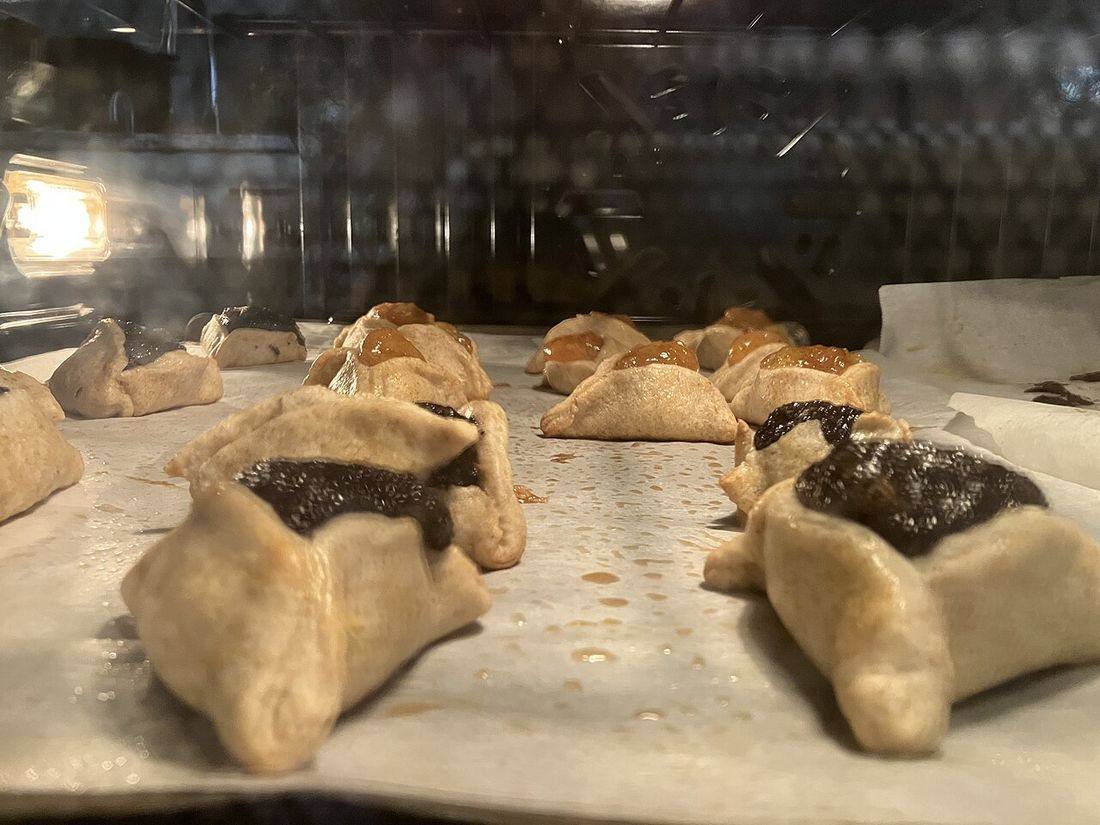 Hamantashen tray 2023-03-06 1 (Hamantaschen)