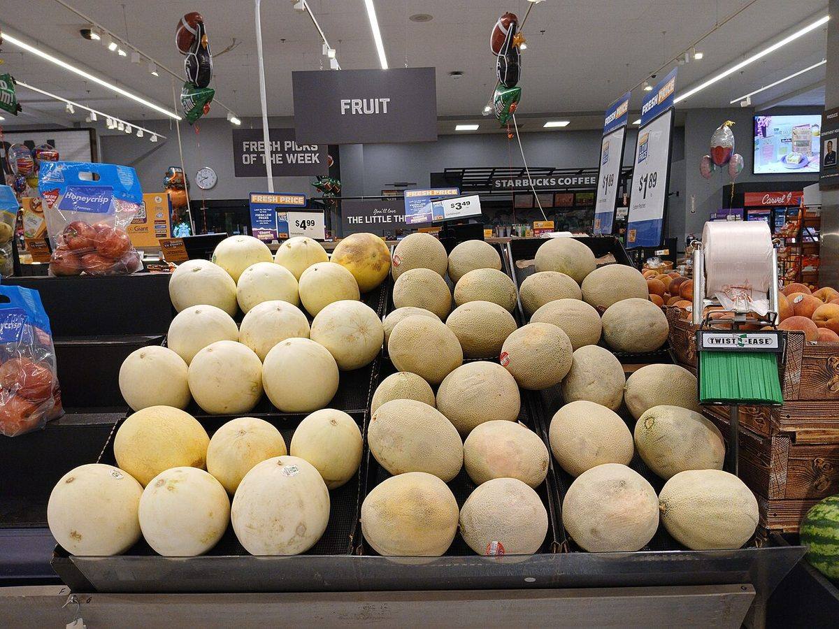 Honeydew melons and cantaloupe for sale at Giant (Honeydew)