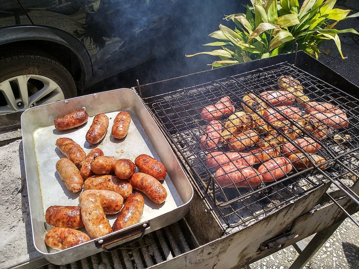 Italian Sausage — photograph from Wikimedia Commons