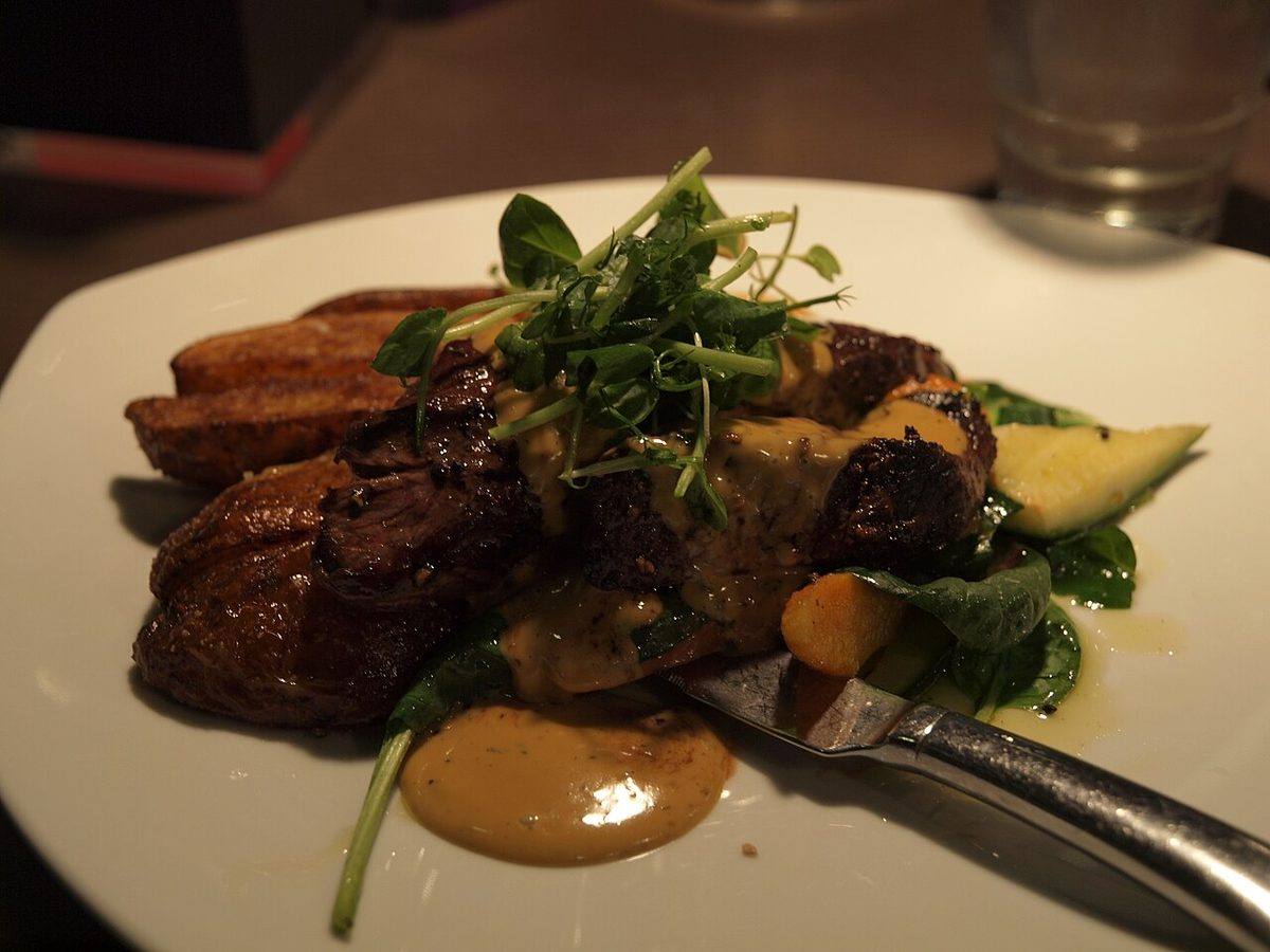 Kangaroo with thyme at restaurant Memphis (Kangaroo)