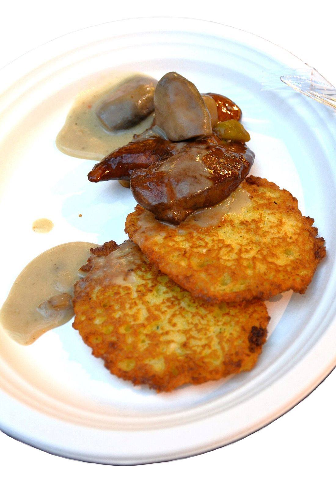 Latkes — photograph from Wikimedia Commons