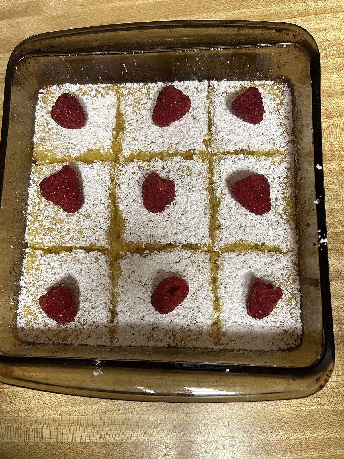 Lemon bars with raspberries (Lemon Bars)