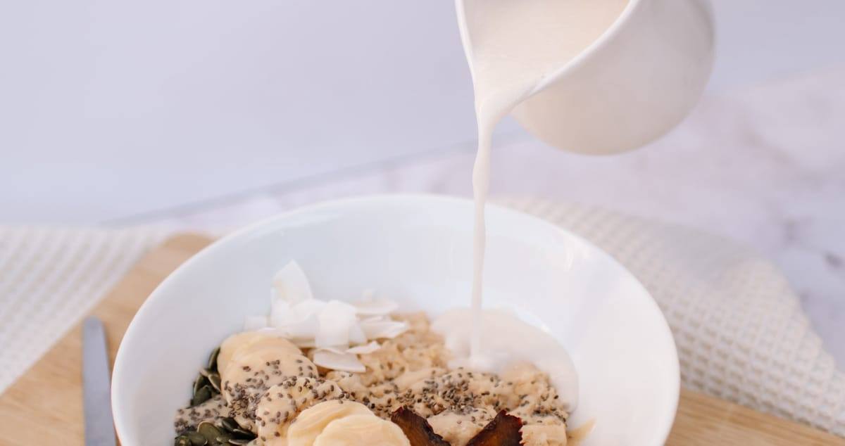 Fresh macadamia milk
