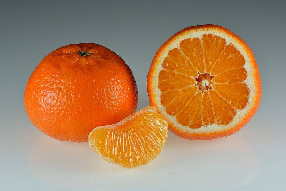 Mandarins - whole and halved