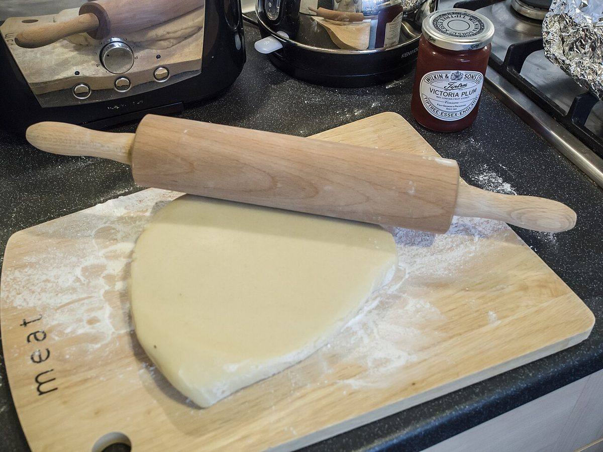 Rolling out the marzipan (11029638025) (Marzipan)