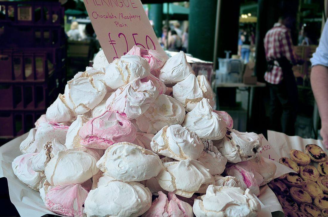 Meringue — photograph from Wikimedia Commons