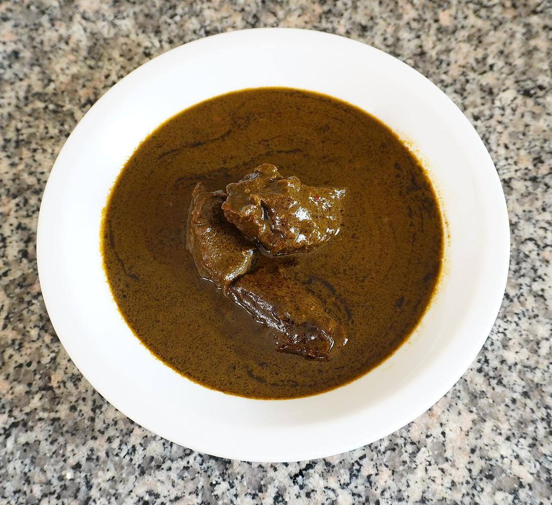 Plat de molokhya, Tunisie, novembre 2025 ZVE07370 (Molokhia)