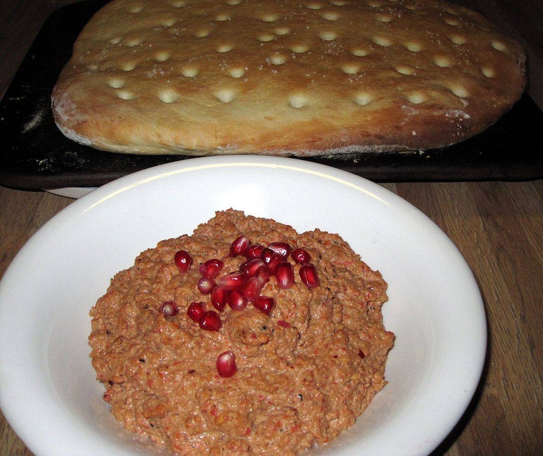 Muhumarra w foccacia (Muhammara)