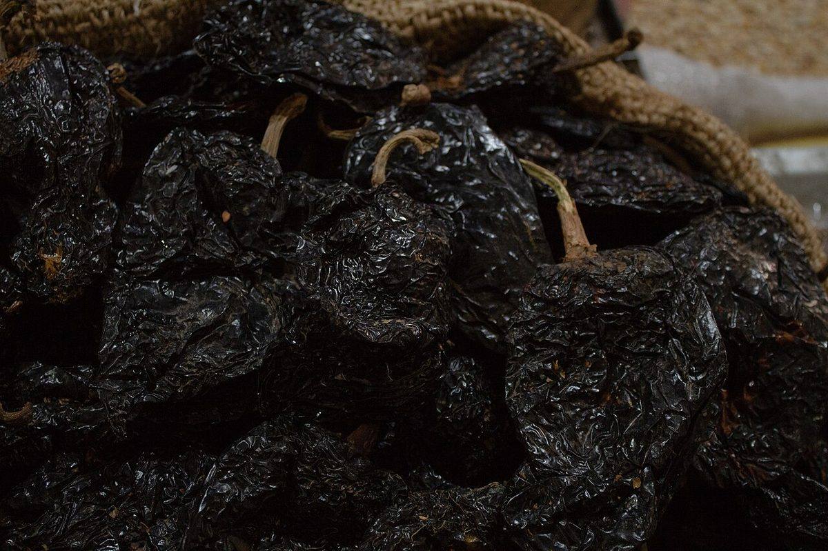 Chilesnegros (Pasilla Chiles)