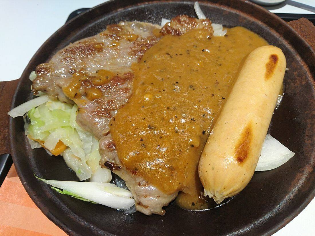 Beef Steak with Turkey Sausage in Black Pepper Sauce (Pepper Steak)