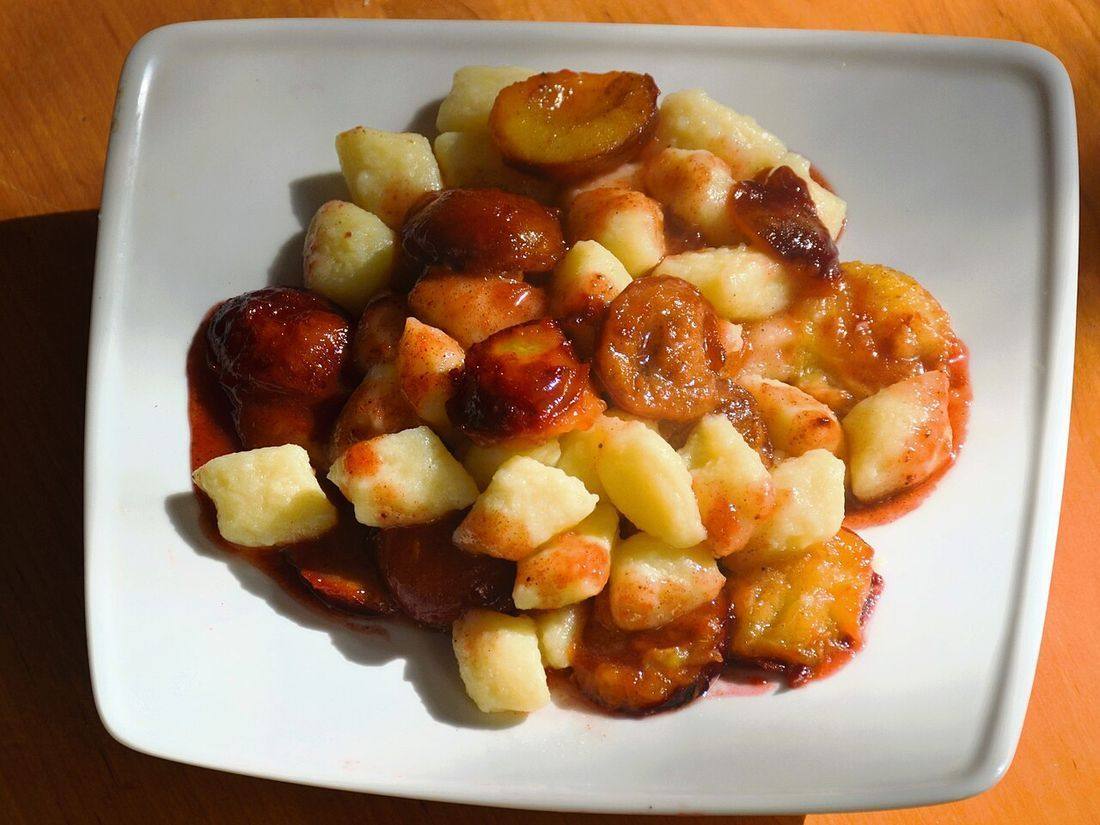Plum Sauce — photograph from Wikimedia Commons