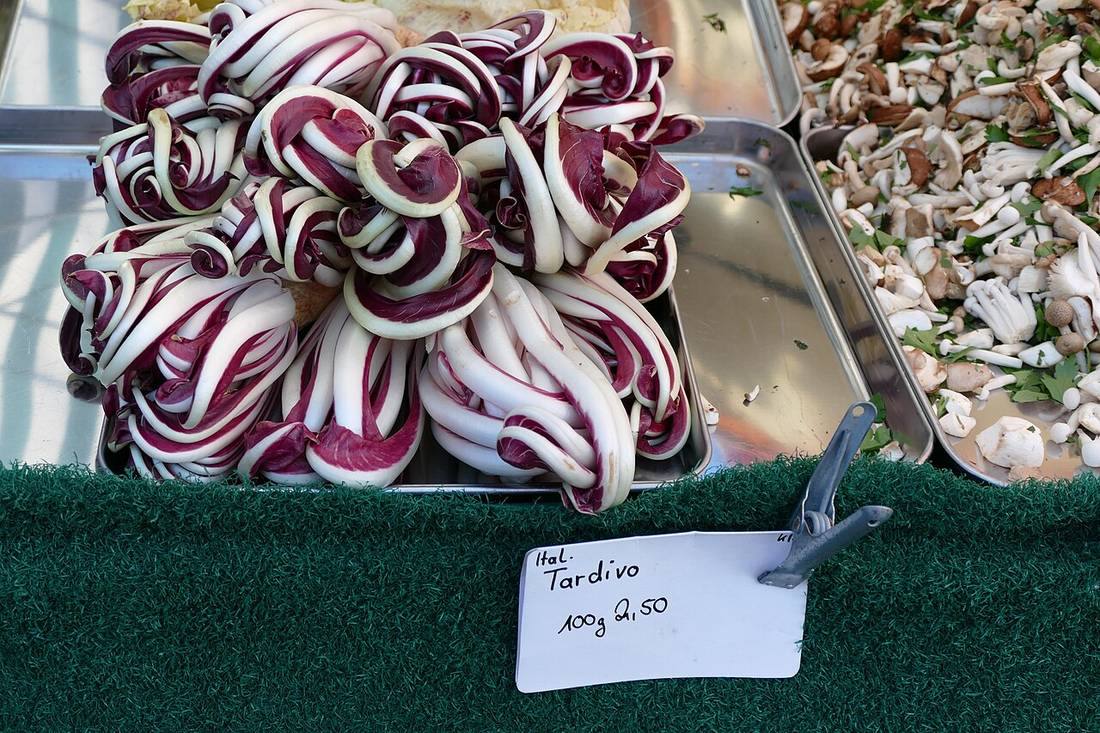 Market at Hildegardplatz in Kempten 05 (Radicchio)