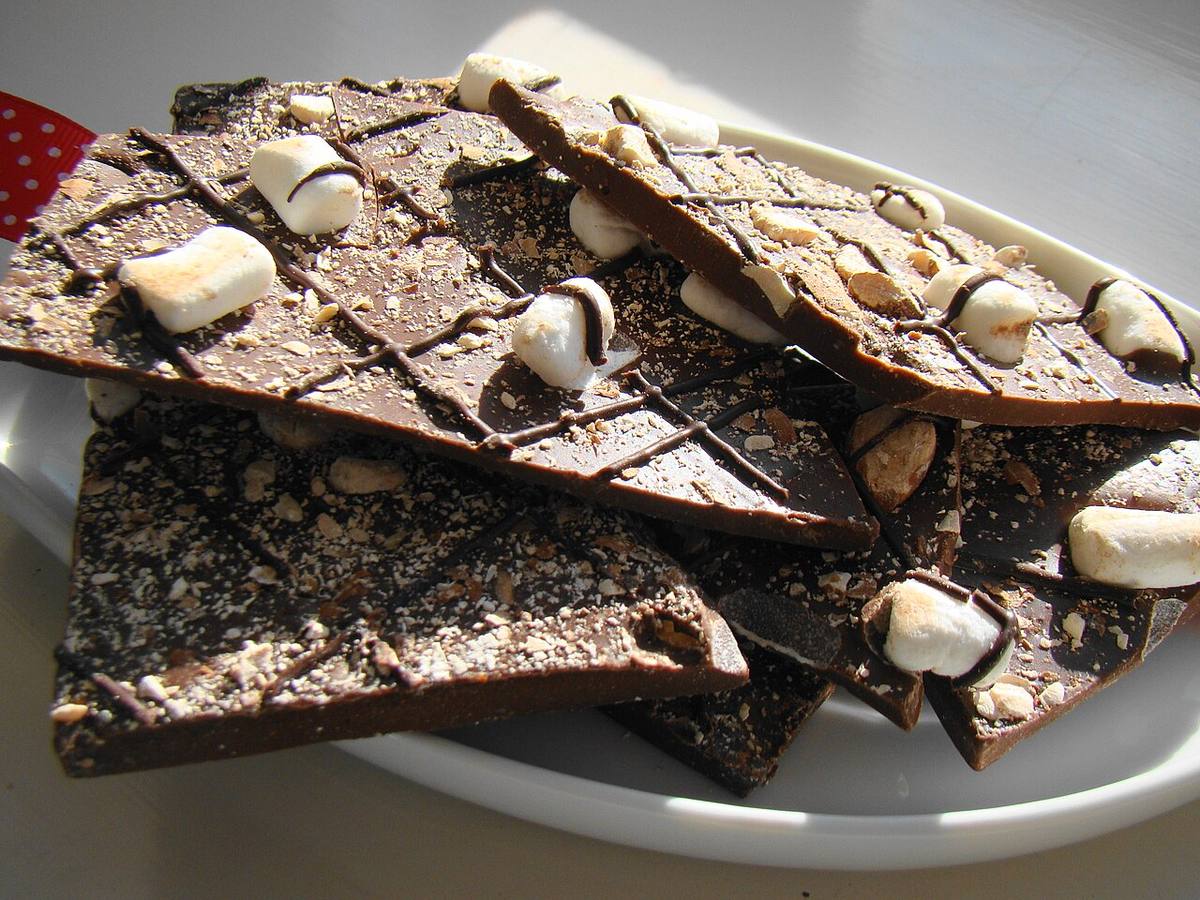 Faubourg St Jacques, Flavigny-sur-Ozerain - Les Anis de Flavigny (Rocky Road Candy)