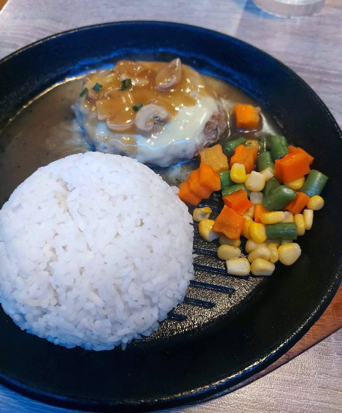 Salisbury Steak — photograph from Wikimedia Commons