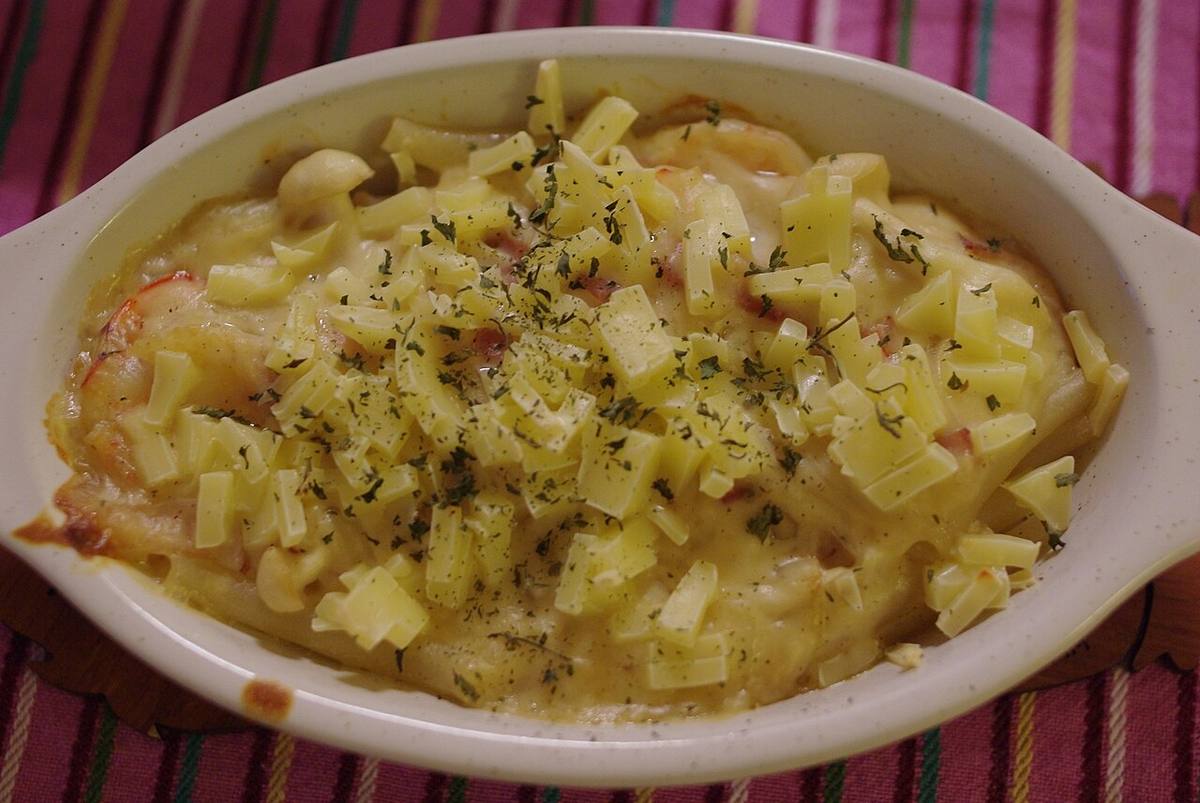 Potato gratin (Scalloped Potatoes)
