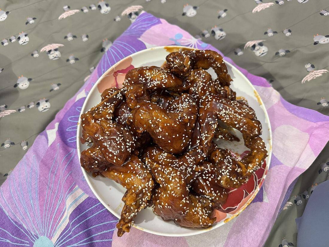Fried chicken pieces coated in sauce with sesame seeds 2025 (Sesame Chicken)