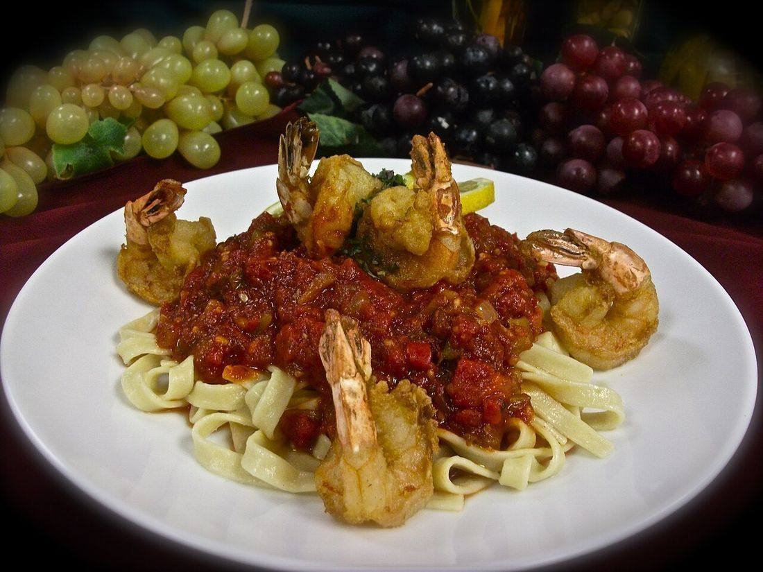 Shrimp Fra Diavolo — photograph from Wikimedia Commons