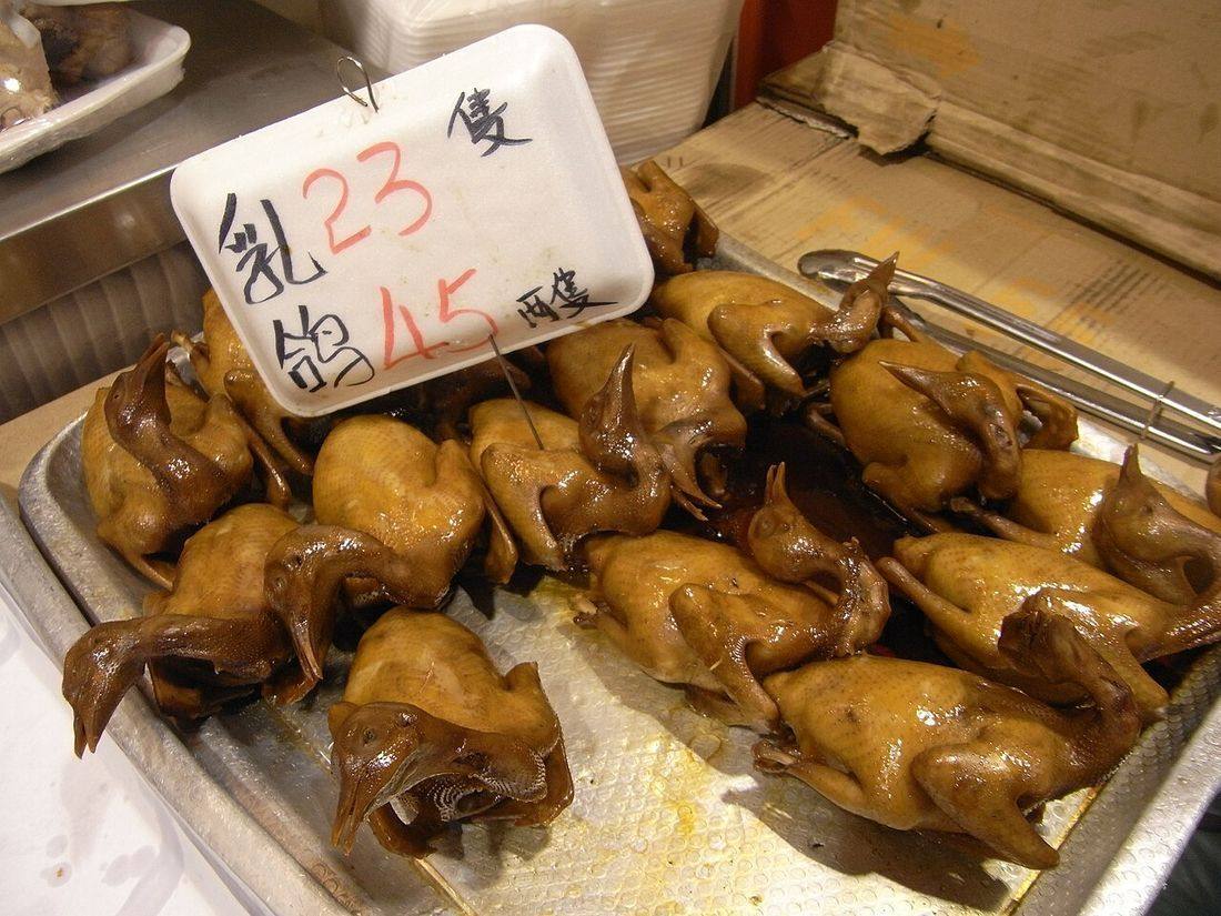 HK Quarry Bay 英皇道 King's Road 唐順興 燒味 Tang's Roast shop 乳鴿肉 Squab display on sale Nov-2010