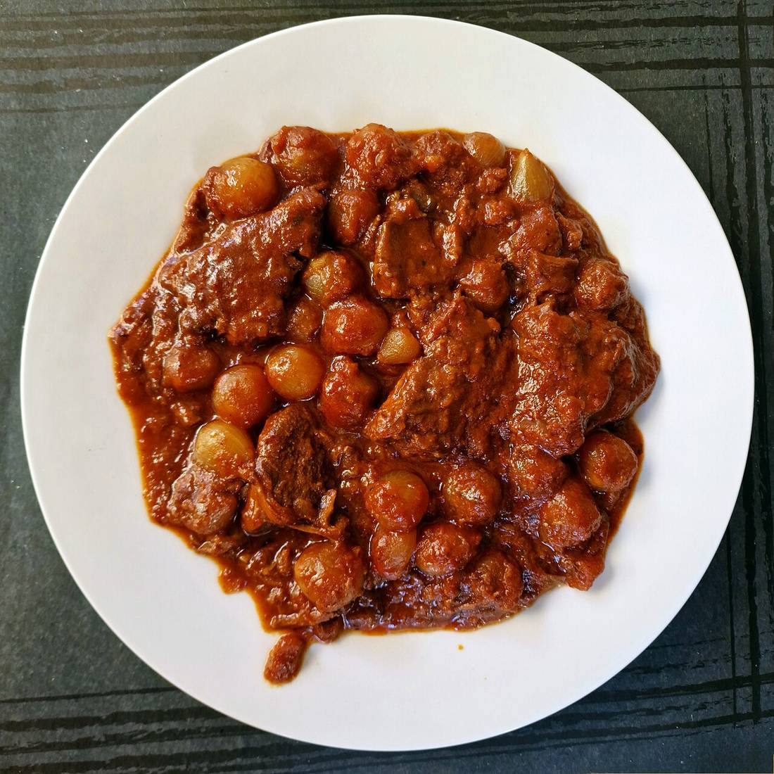 Stifado — photograph from Wikimedia Commons