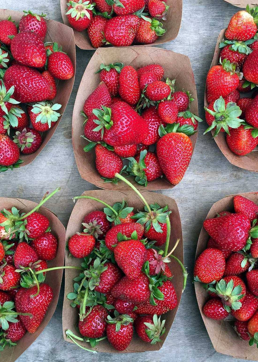 Fresh strawberries with green hulls