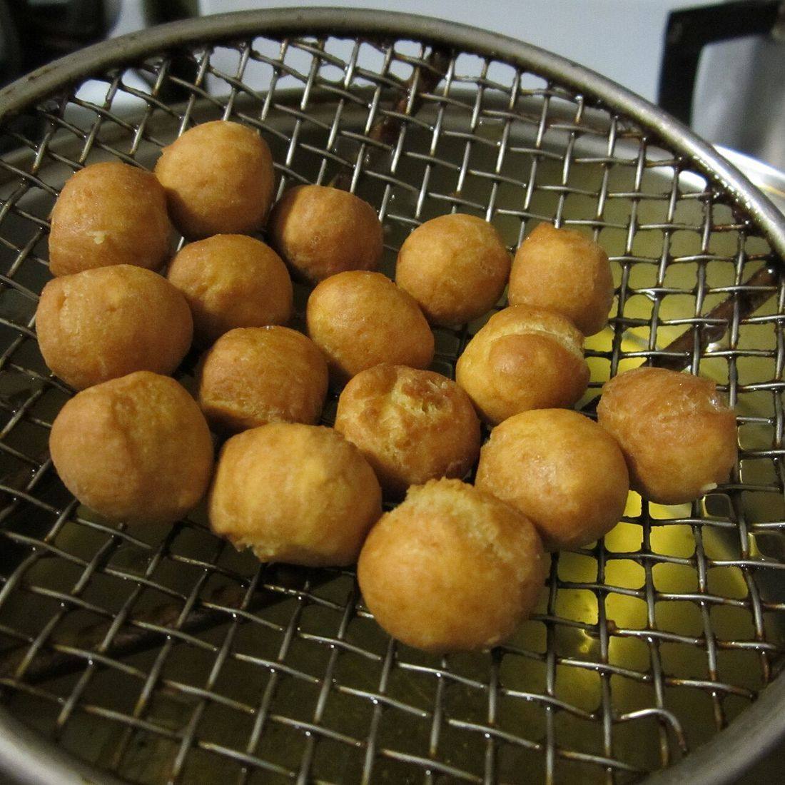 Struffoli — photograph from Wikimedia Commons